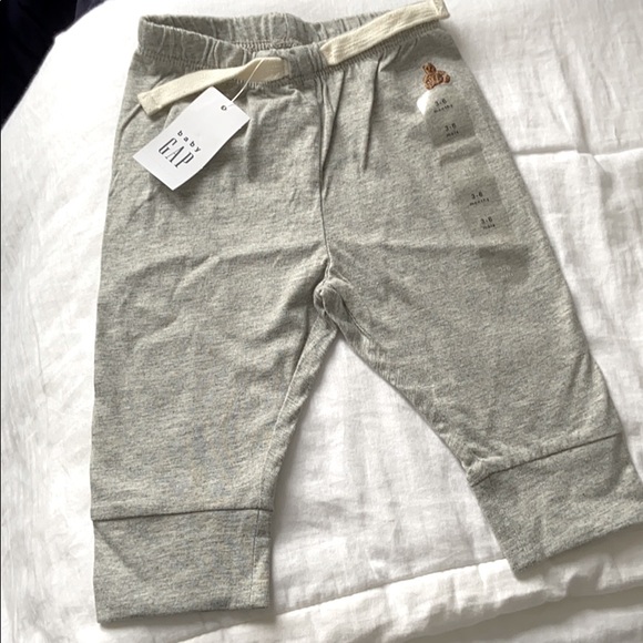 Baby Gap long sleeve onesie and jogger - Picture 1 of 2